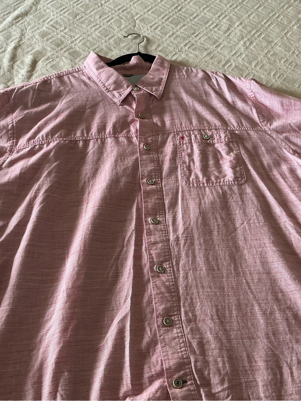 Izod Men's Pink Short-Sleeve Button-Down Shirt
